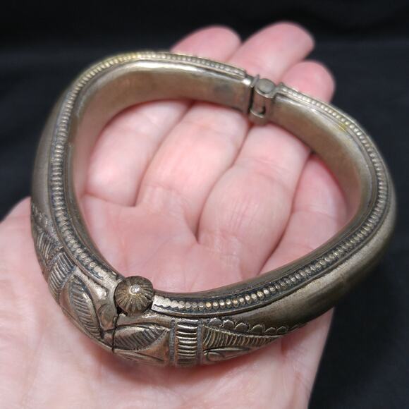 Vintage Tribal Embossed Bracelet w/ Plunger Clasp, Gold Wash, 1940s - Picture 8 of 10